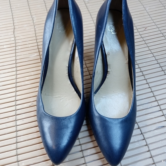 ANN TAYLOR Classic BLUE MILA LEATHER 4" heel PUMPS sz 8B. Inside lining some pee - Picture 3 of 10
